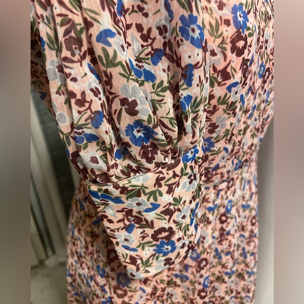 The East Order Sophie V-Neckline Floral Long Sleeve Mini Dress - Picture 9 of 10